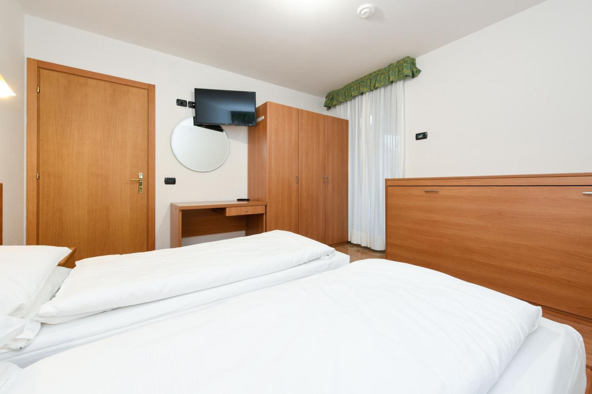 Hotel Denny ピンツォーロ エクステリア 写真