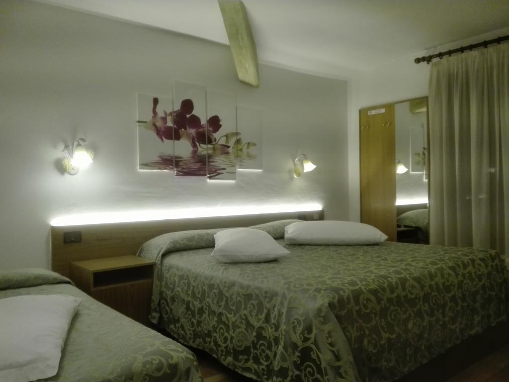 Hotel Denny ピンツォーロ エクステリア 写真